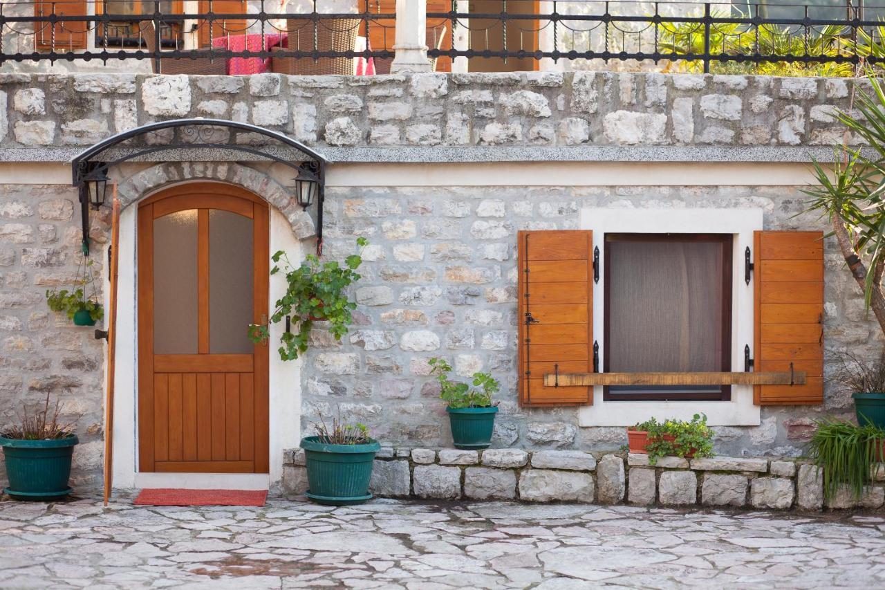 Apartments Villa Serventi Тиват Экстерьер фото