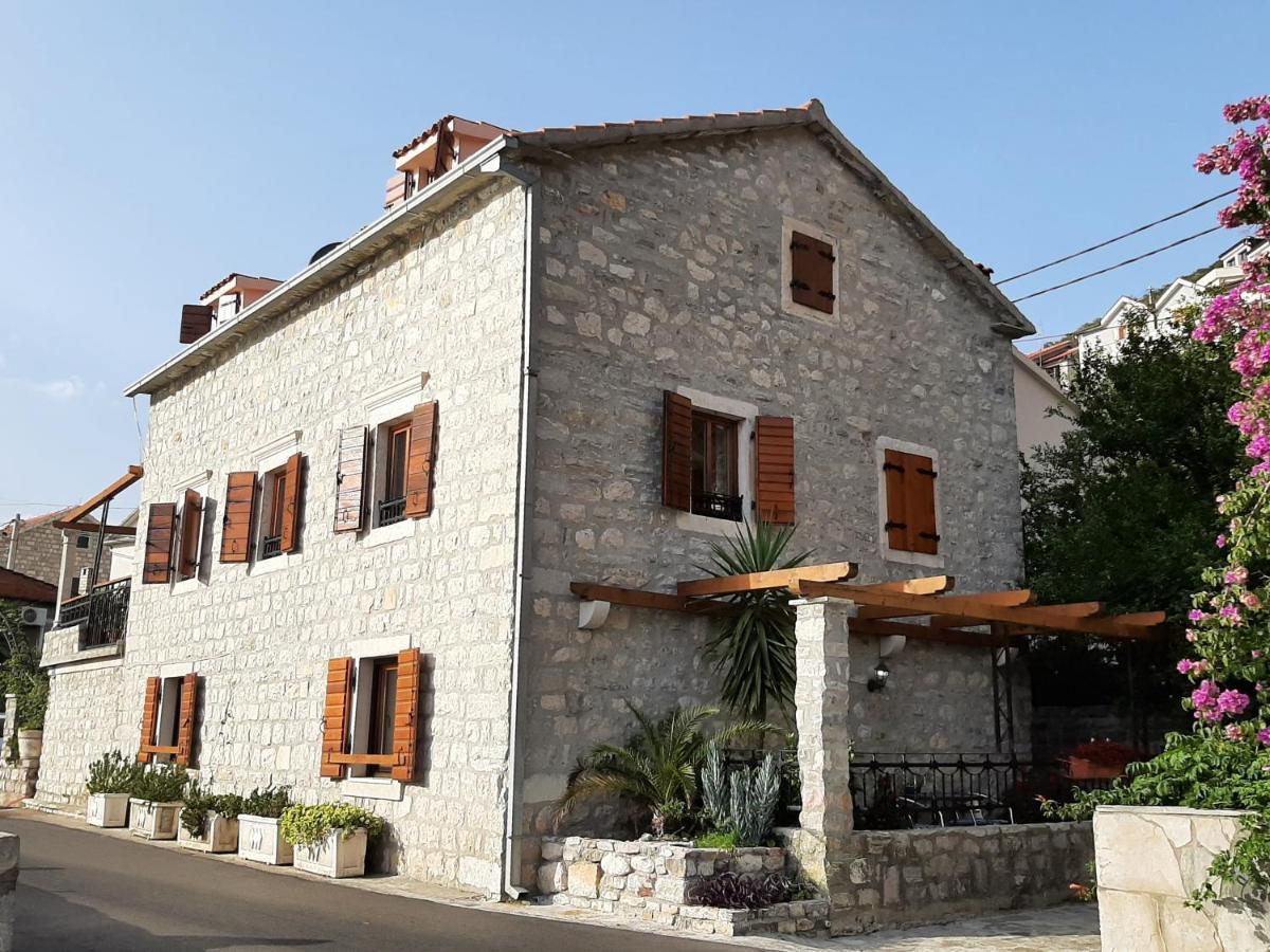 Apartments Villa Serventi Тиват Экстерьер фото