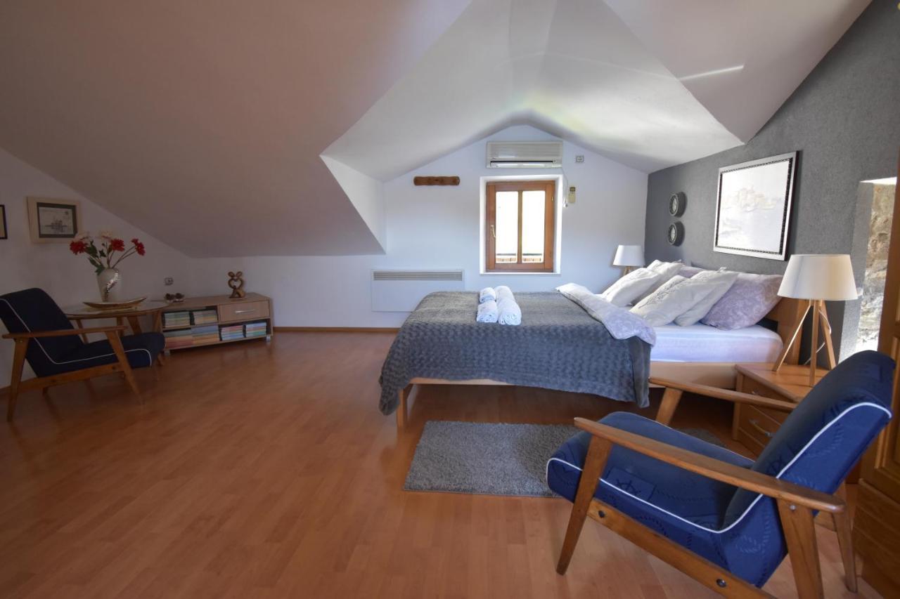 Apartments Villa Serventi Тиват Экстерьер фото