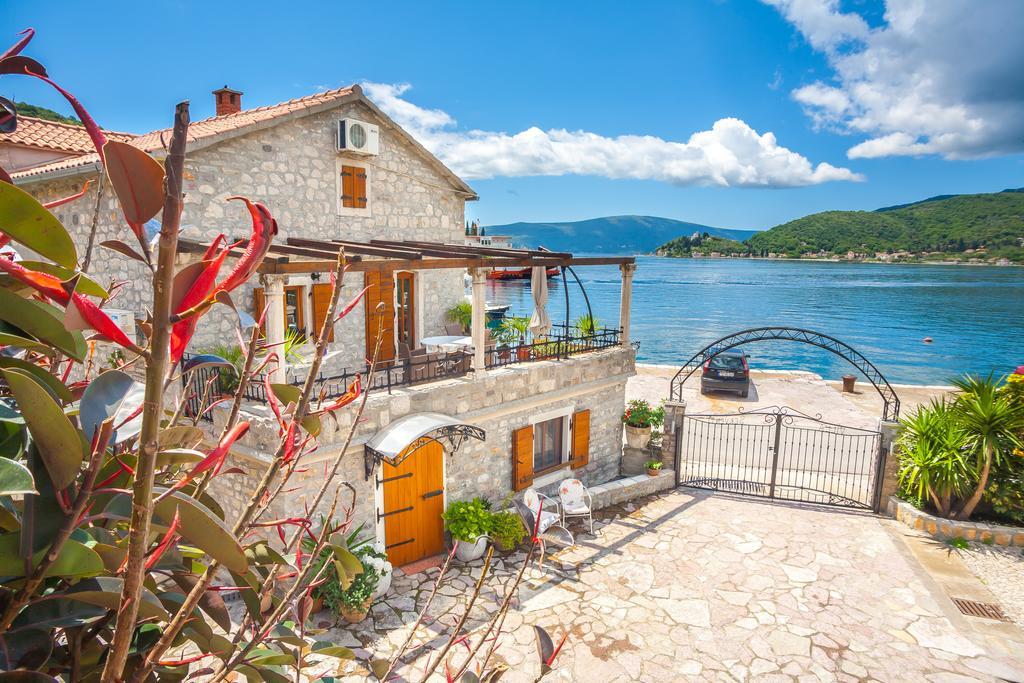 Apartments Villa Serventi Тиват Экстерьер фото