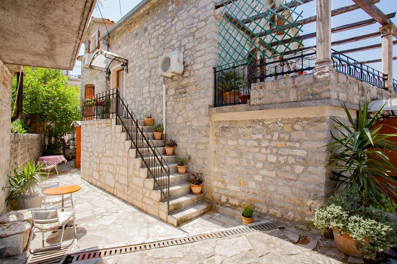 Apartments Villa Serventi Тиват Экстерьер фото