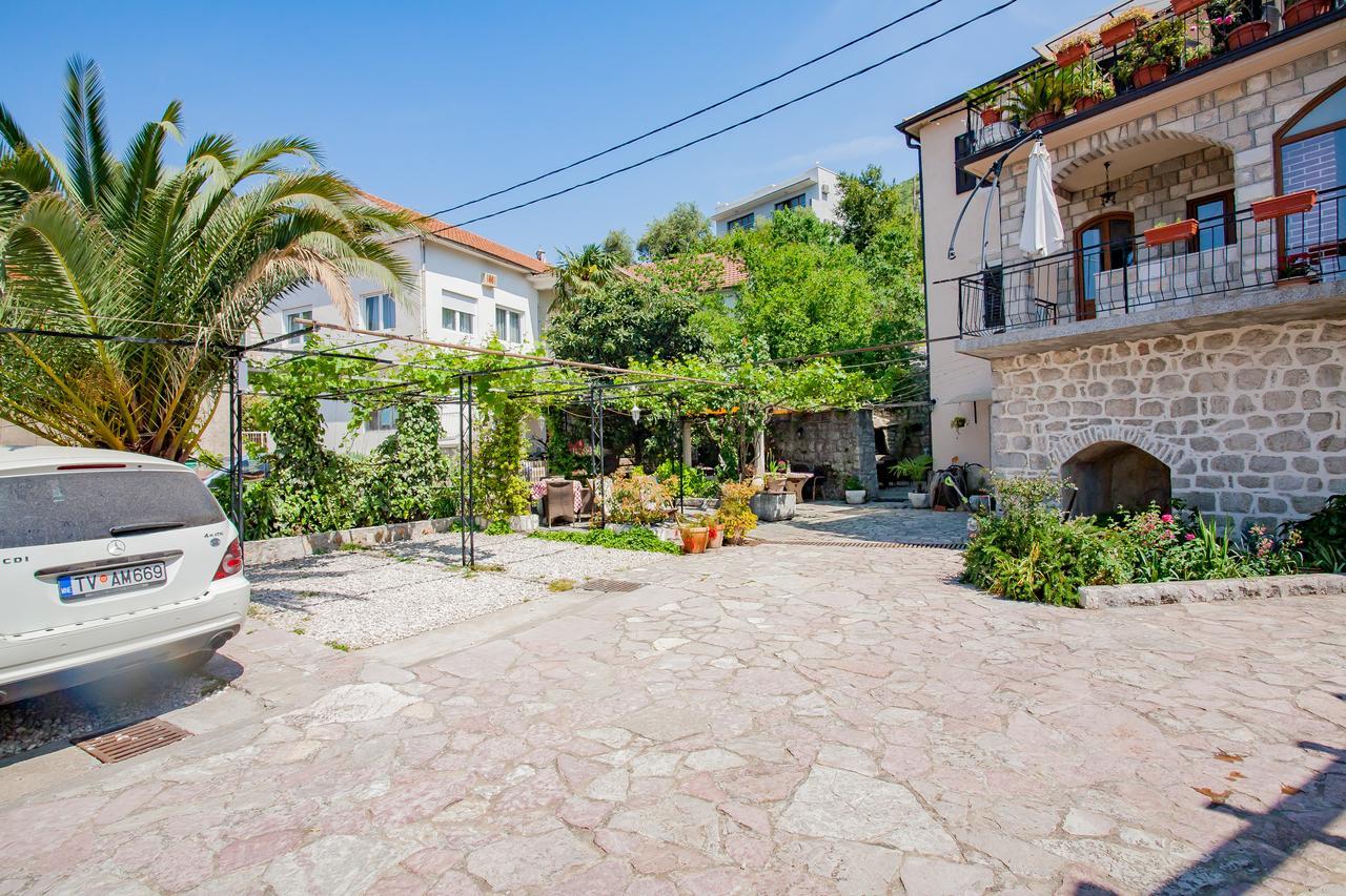 Apartments Villa Serventi Тиват Экстерьер фото