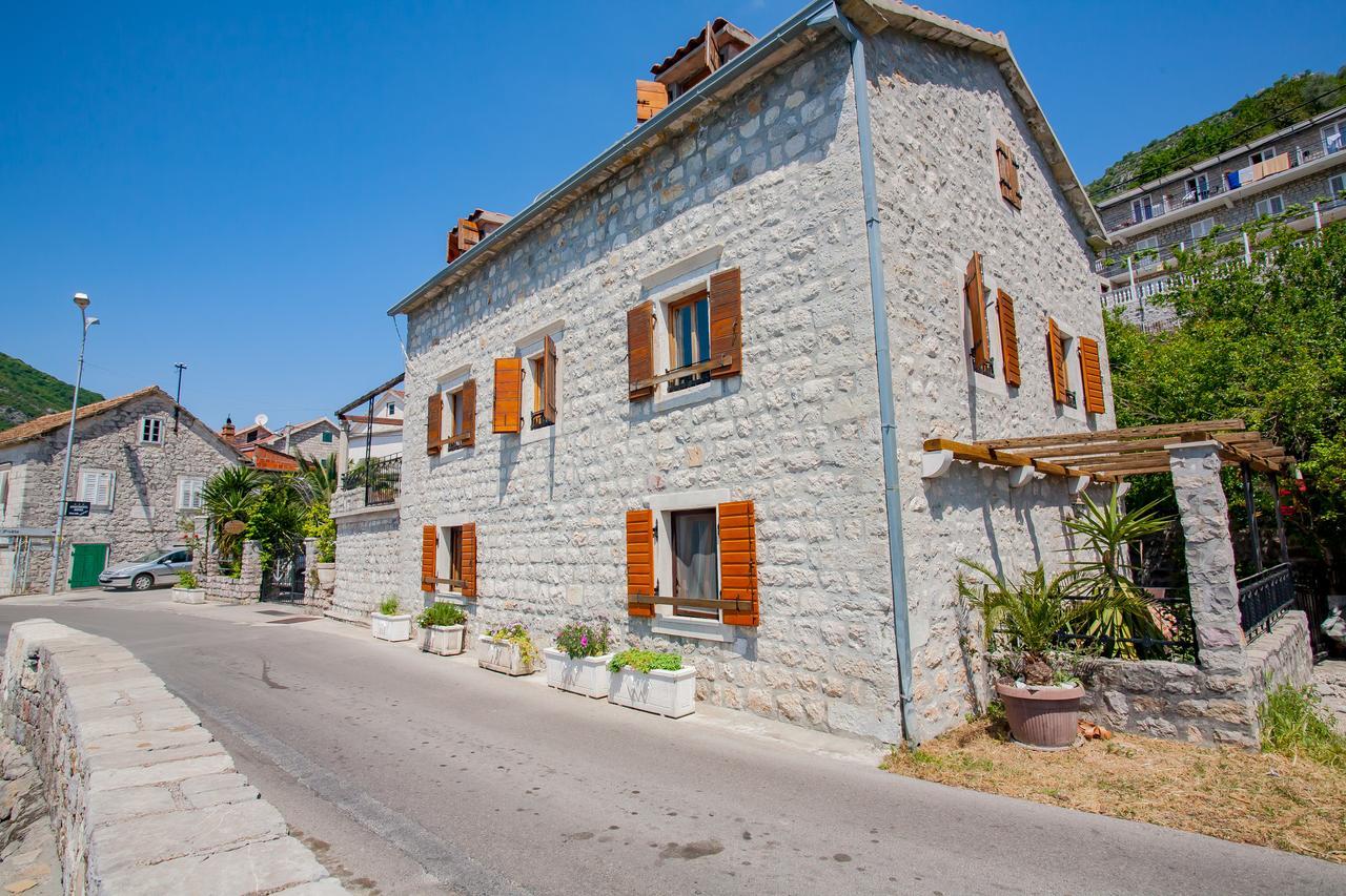 Apartments Villa Serventi Тиват Экстерьер фото