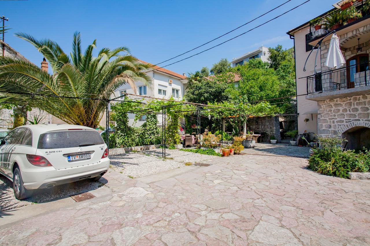 Apartments Villa Serventi Тиват Экстерьер фото