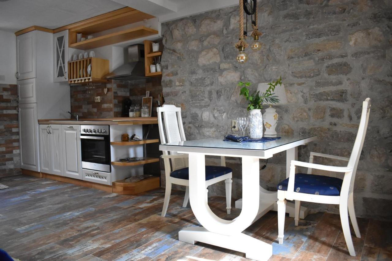 Apartments Villa Serventi Тиват Экстерьер фото